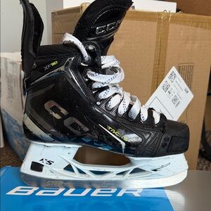 CCM Tacks XF90 size 4 skate